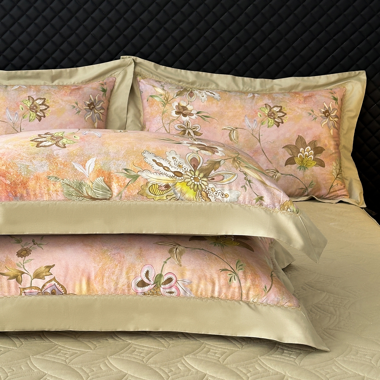 91家纺网 家纺一手货源 找家纺 福丽莱家纺 2025新款高端60纯棉数码印花夹棉床裙四件套 瑞贝卡