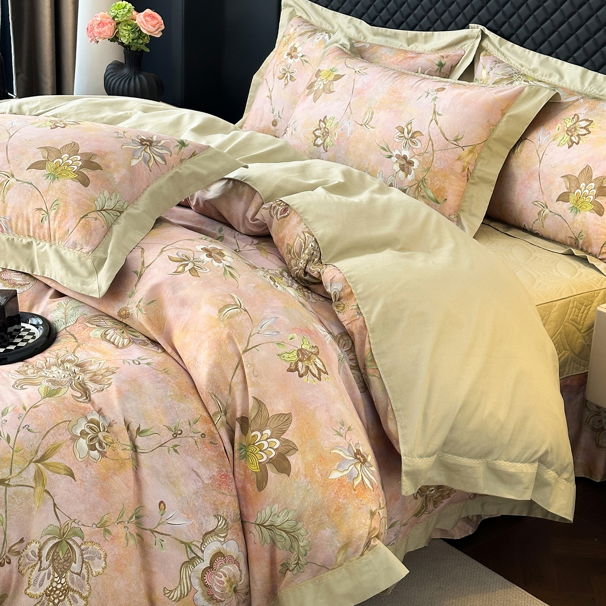 91家纺网 家纺一手货源 找家纺 福丽莱家纺 2025新款高端60纯棉数码印花夹棉床裙四件套 瑞贝卡