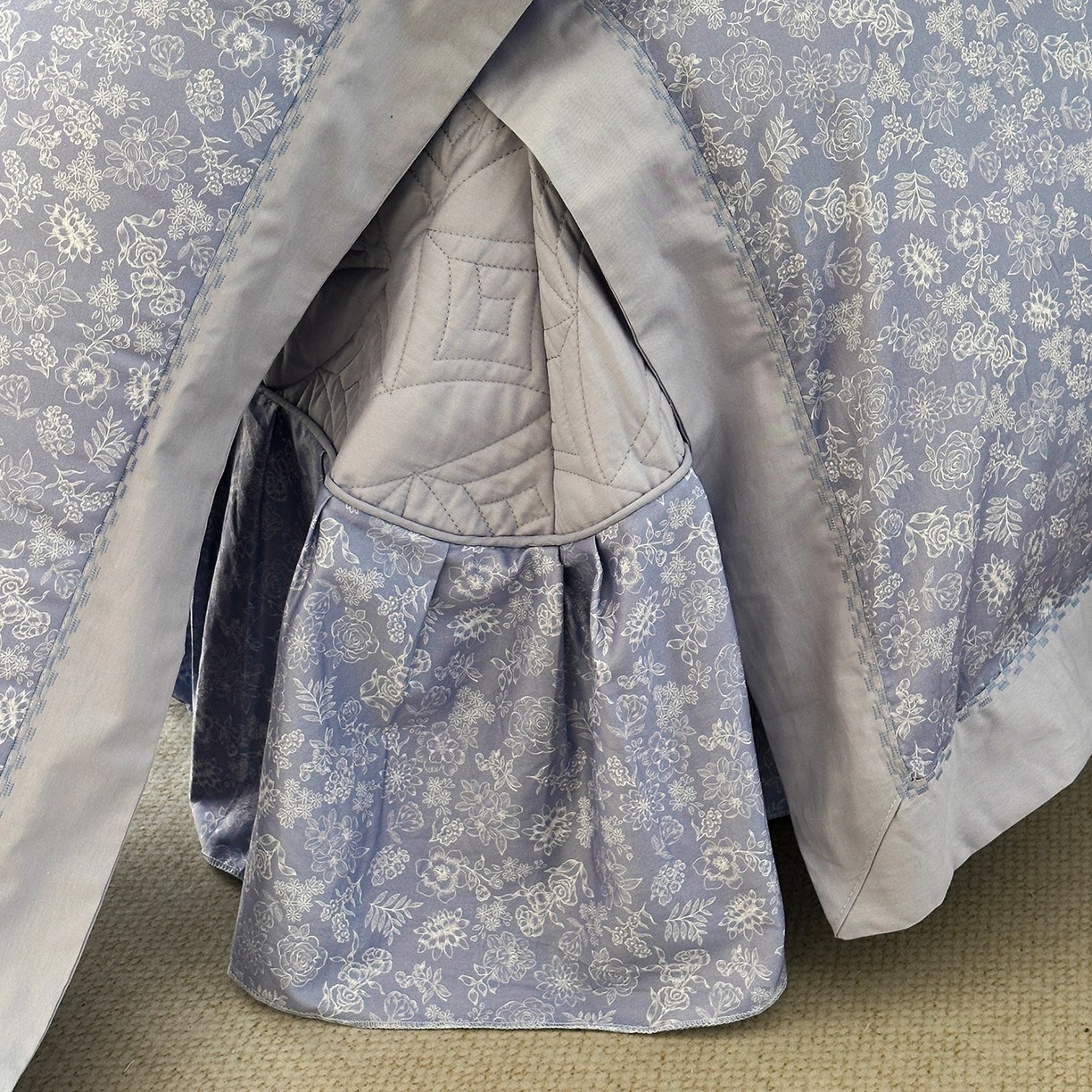 91家纺网 家纺一手货源 找家纺 福丽莱家纺 2025新款高端60纯棉数码印花夹棉床裙四件套 薰衣之恋