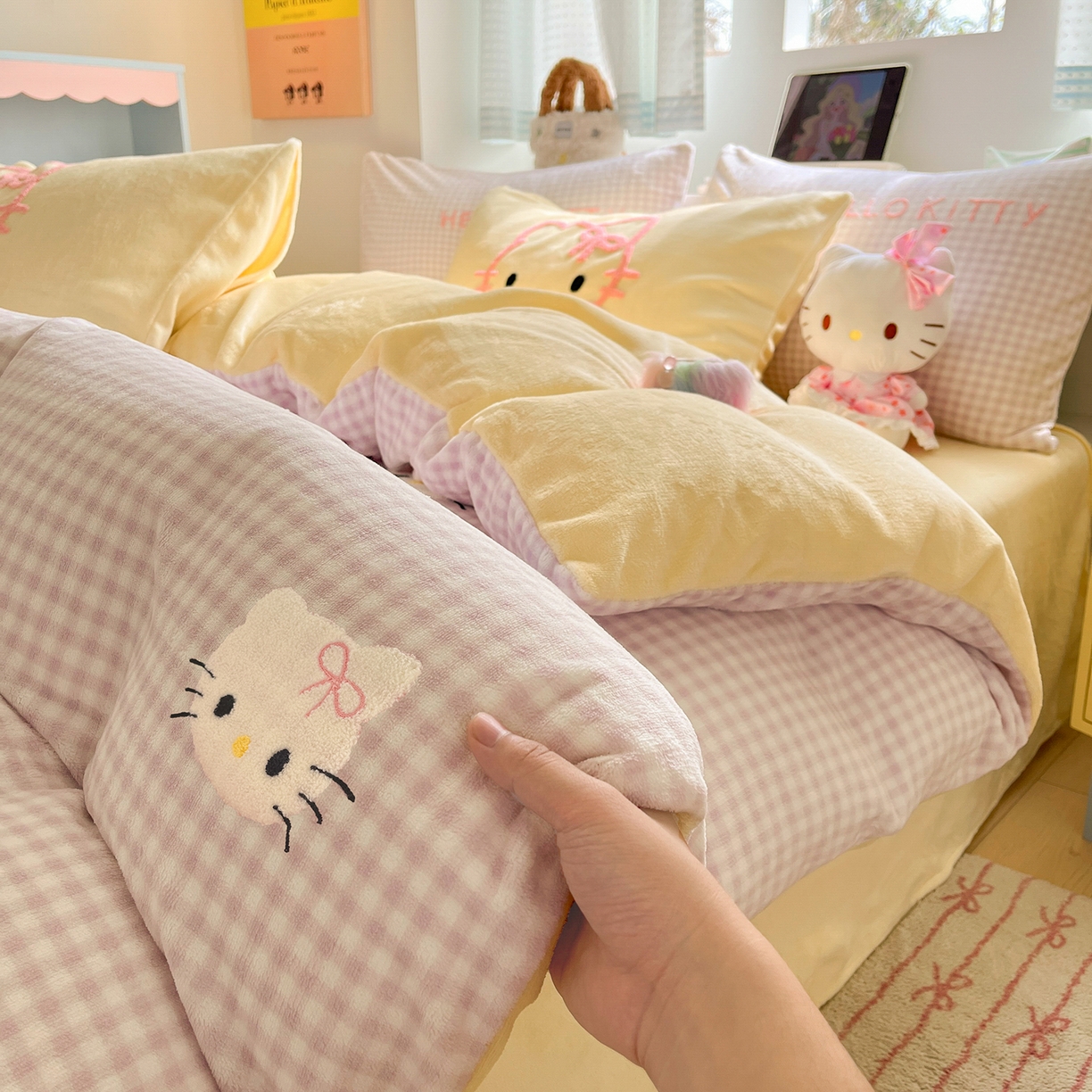 91家纺网 家纺一手货源 找家纺 （总）金爱家 2025新款A类三丽鸥授权毛巾绣混搭少女加厚牛奶绒系列四件套