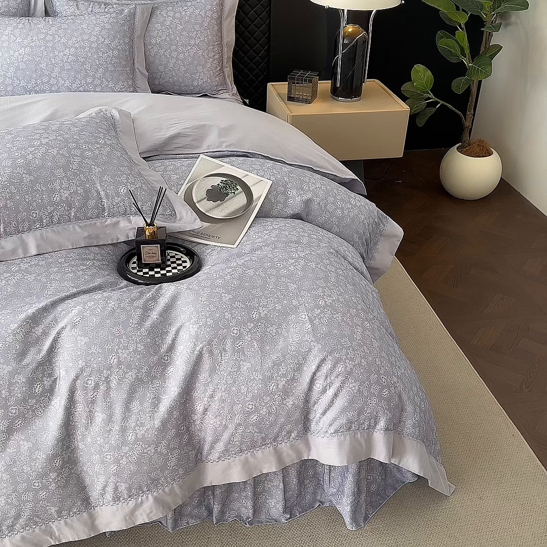 91家纺网 家纺一手货源 找家纺 福丽莱家纺 2025新款高端60纯棉数码印花夹棉床裙四件套 薰衣之恋