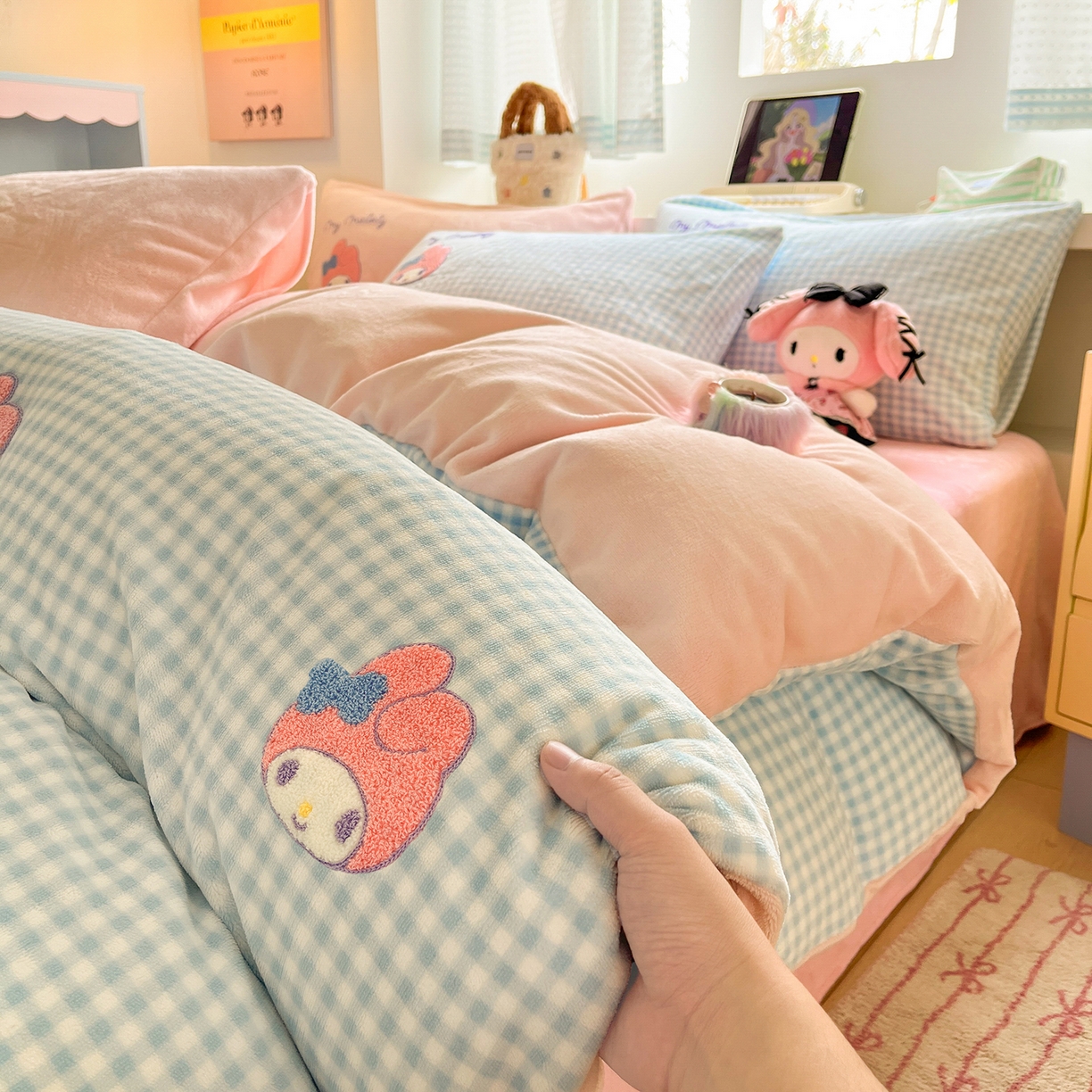 金爱家 2025新款A类三丽鸥授权毛巾绣混搭少女加厚牛奶绒系列四件套 绒毛巾绣-草莓美乐蒂蓝粉