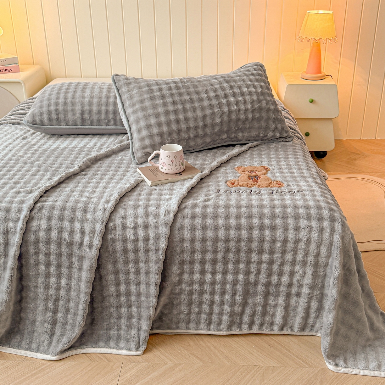 91家纺网 家纺一手货源 找家纺 爱思凯家纺 2025新款加厚泡泡绒纯色单品床单单件床单 松饼熊床单-灰