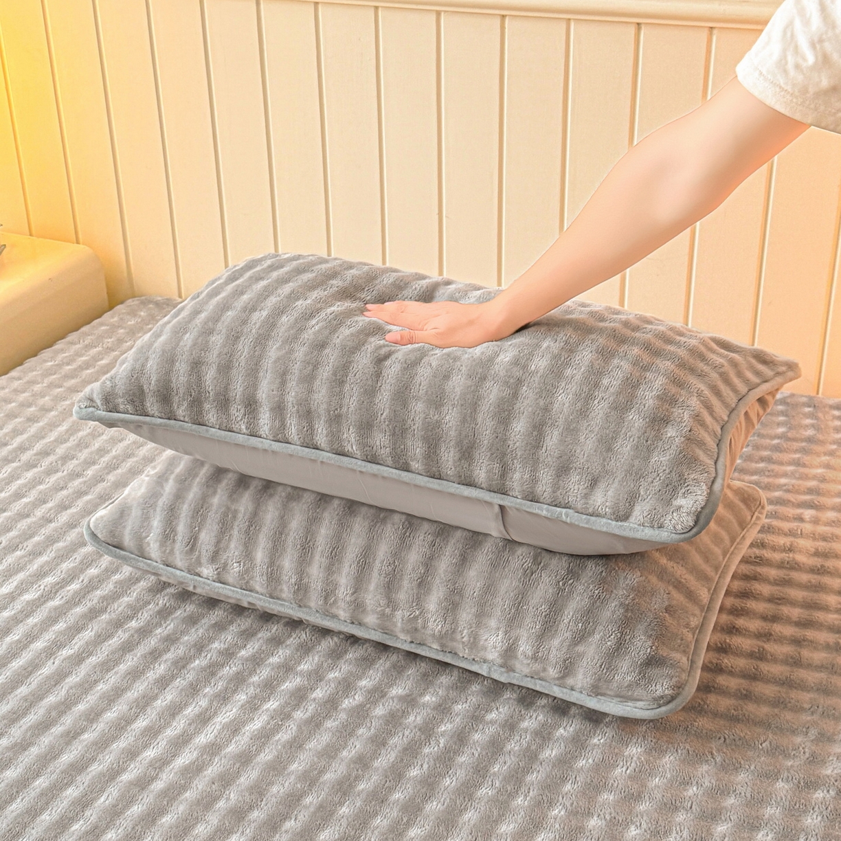 91家纺网 家纺一手货源 找家纺 爱思凯家纺 2025新款加厚泡泡绒纯色单品床单单件床单 松饼熊床单-灰