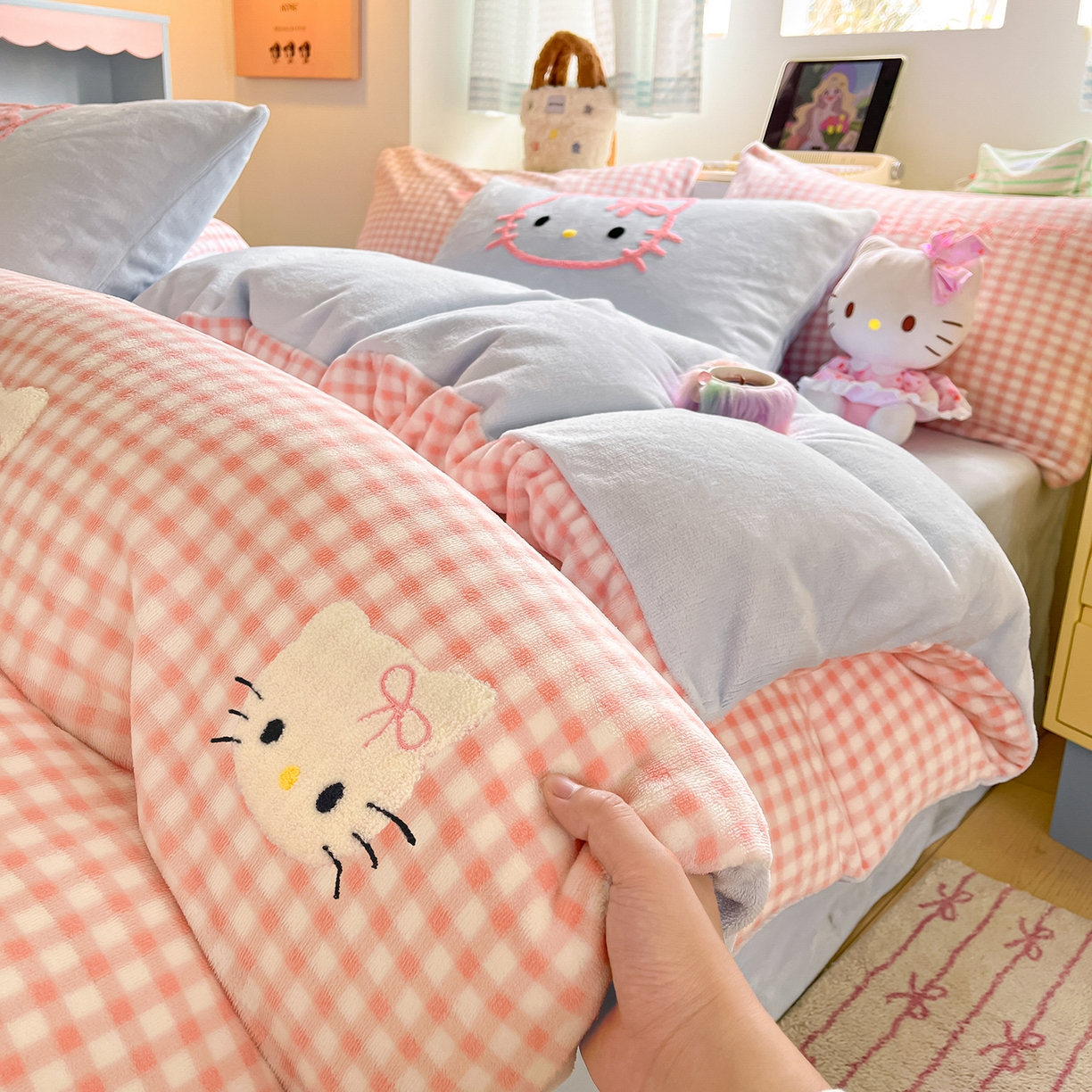 金爱家 2025新款A类三丽鸥授权毛巾绣混搭少女加厚牛奶绒系列四件套 绒毛巾绣-蝴蝶结KT粉蓝