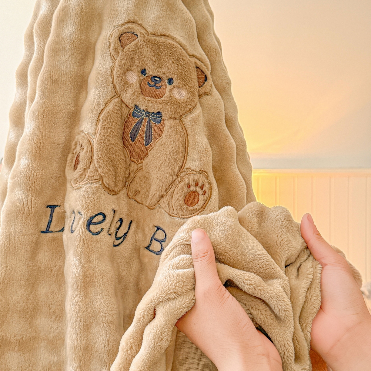 91家纺网 家纺一手货源 找家纺 爱思凯家纺 2025新款加厚泡泡绒纯色单品床单单件床单 松饼熊床单-卡其