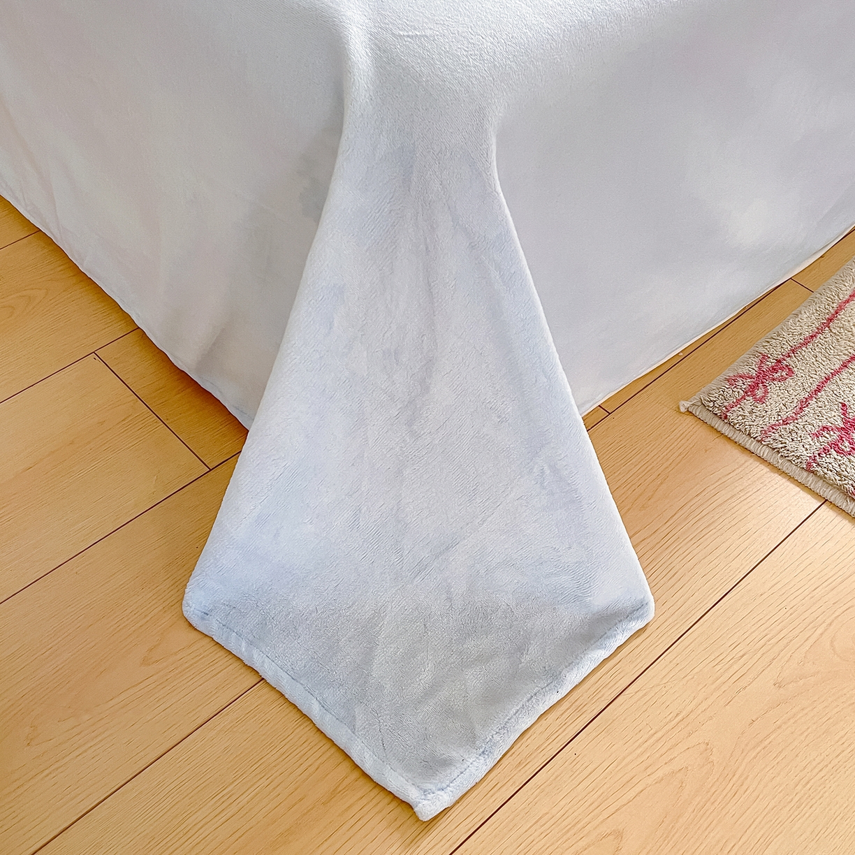 91家纺网 家纺一手货源 找家纺 金爱家 2025新款A类三丽鸥授权毛巾绣混搭少女加厚牛奶绒系列四件套 绒毛巾绣-蝴蝶结KT粉蓝