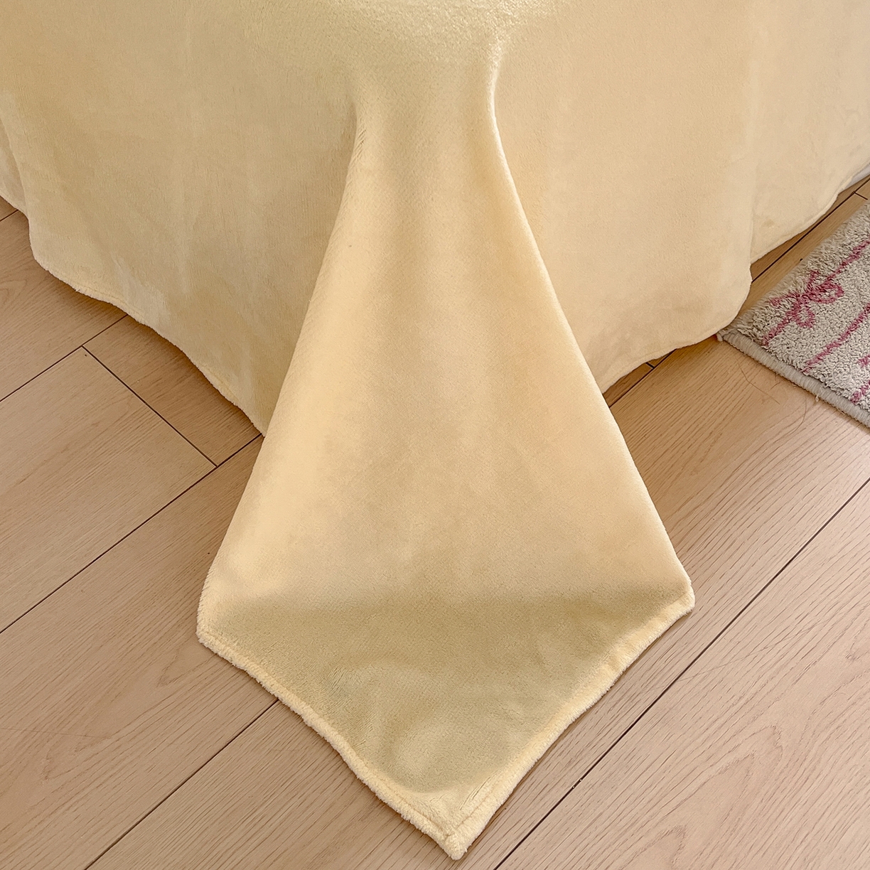 91家纺网 家纺一手货源 找家纺 金爱家 2025新款A类三丽鸥授权毛巾绣混搭少女加厚牛奶绒系列四件套 绒毛巾绣-蝴蝶结KT蓝黄