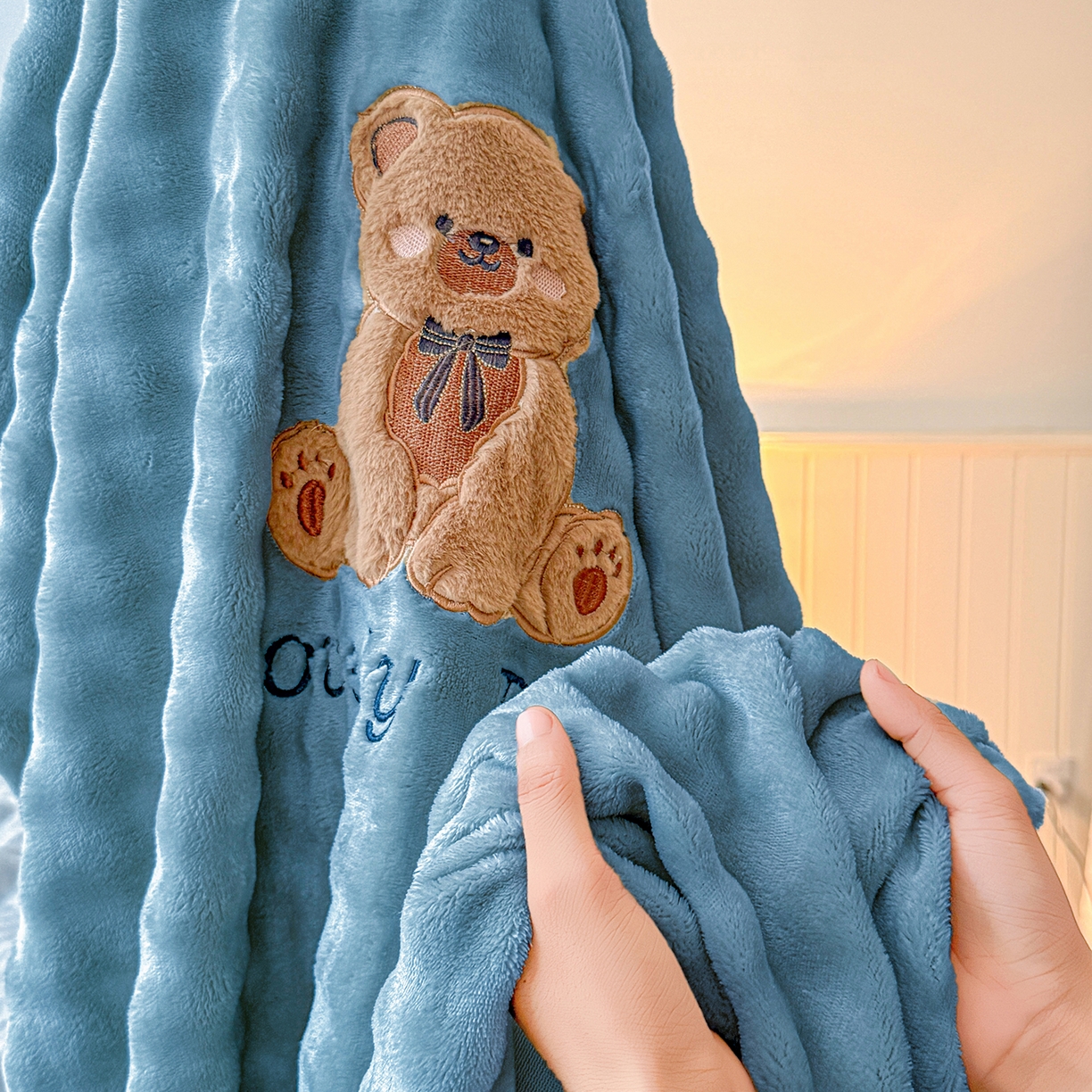 91家纺网 家纺一手货源 找家纺 爱思凯家纺 2025新款加厚泡泡绒纯色单品床单单件床单 松饼熊床单-蓝灰