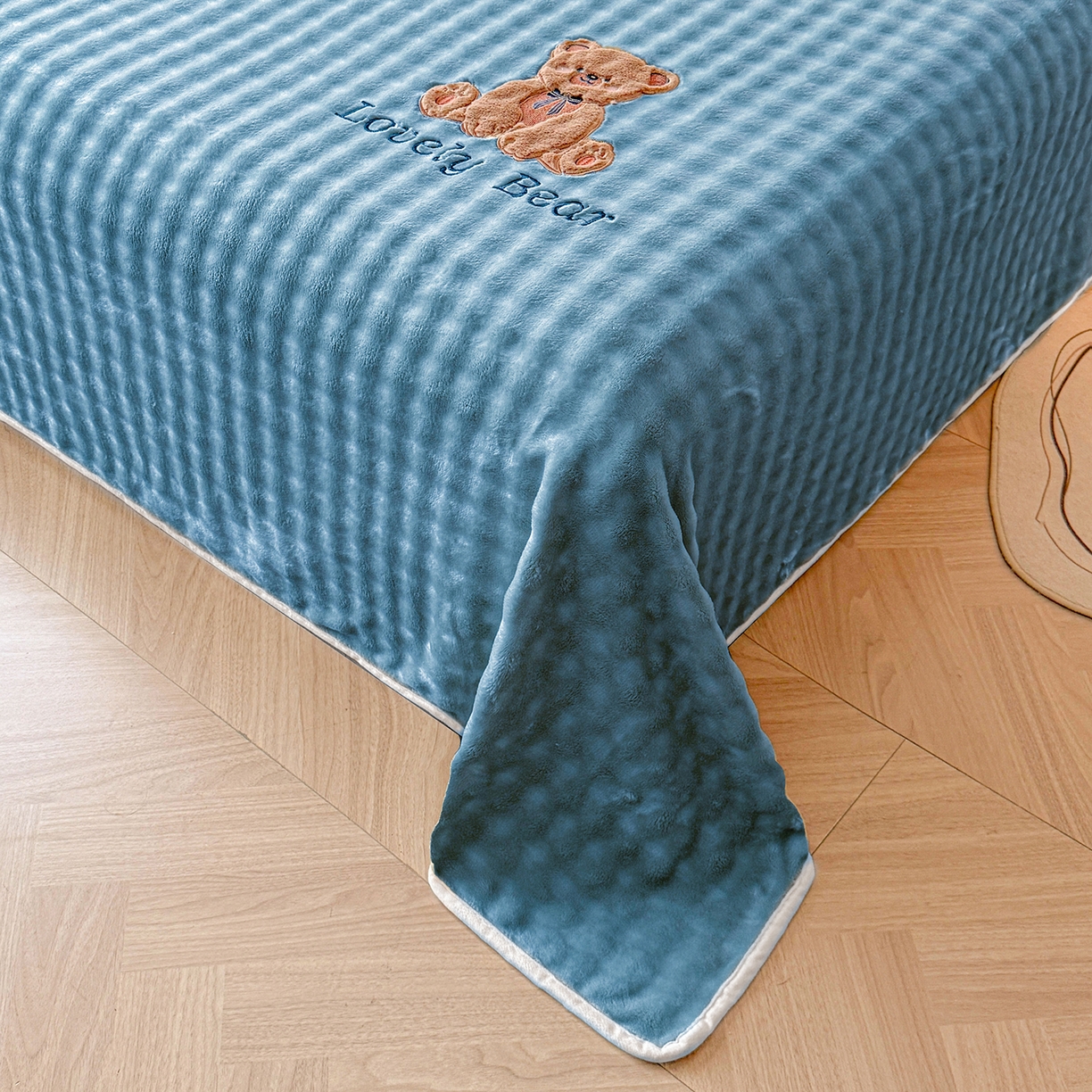 91家纺网 家纺一手货源 找家纺 爱思凯家纺 2025新款加厚泡泡绒纯色单品床单单件床单 松饼熊床单-蓝灰