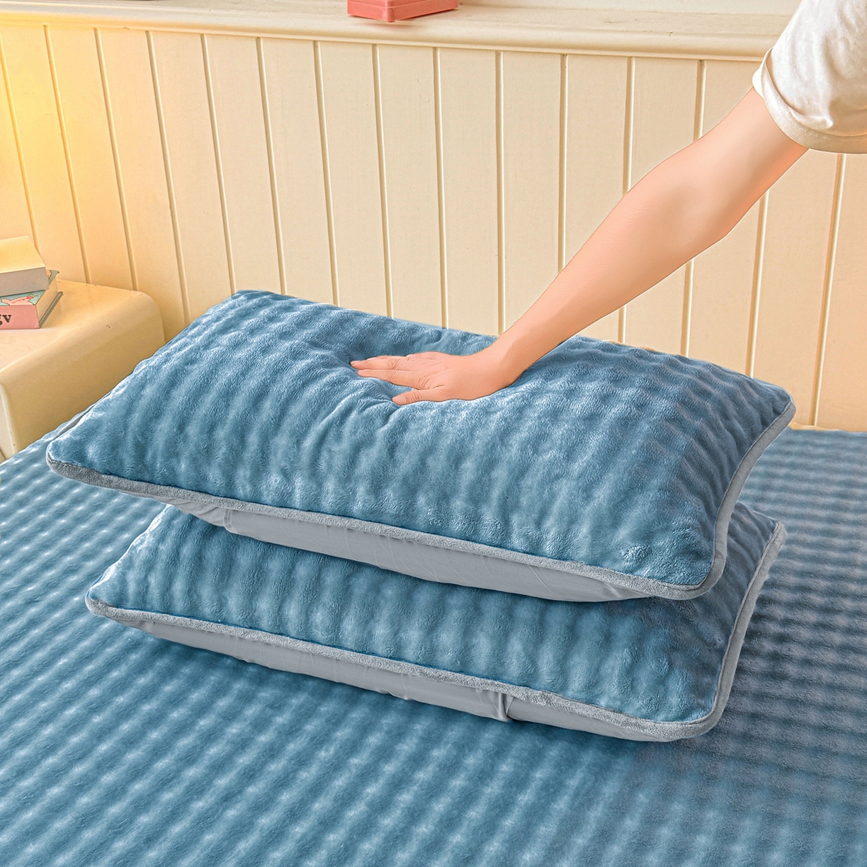 91家纺网 家纺一手货源 找家纺 爱思凯家纺 2025新款加厚泡泡绒纯色单品床单单件床单 松饼熊床单-蓝灰