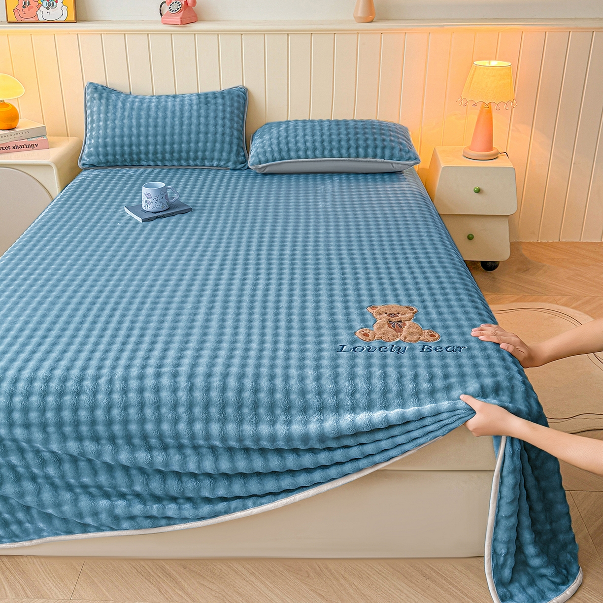 91家纺网 家纺一手货源 找家纺 爱思凯家纺 2025新款加厚泡泡绒纯色单品床单单件床单 松饼熊床单-蓝灰