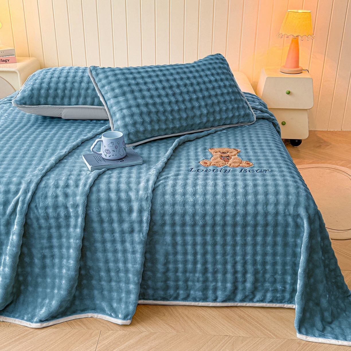 91家纺网 家纺一手货源 找家纺 爱思凯家纺 2025新款加厚泡泡绒纯色单品床单单件床单 松饼熊床单-蓝灰