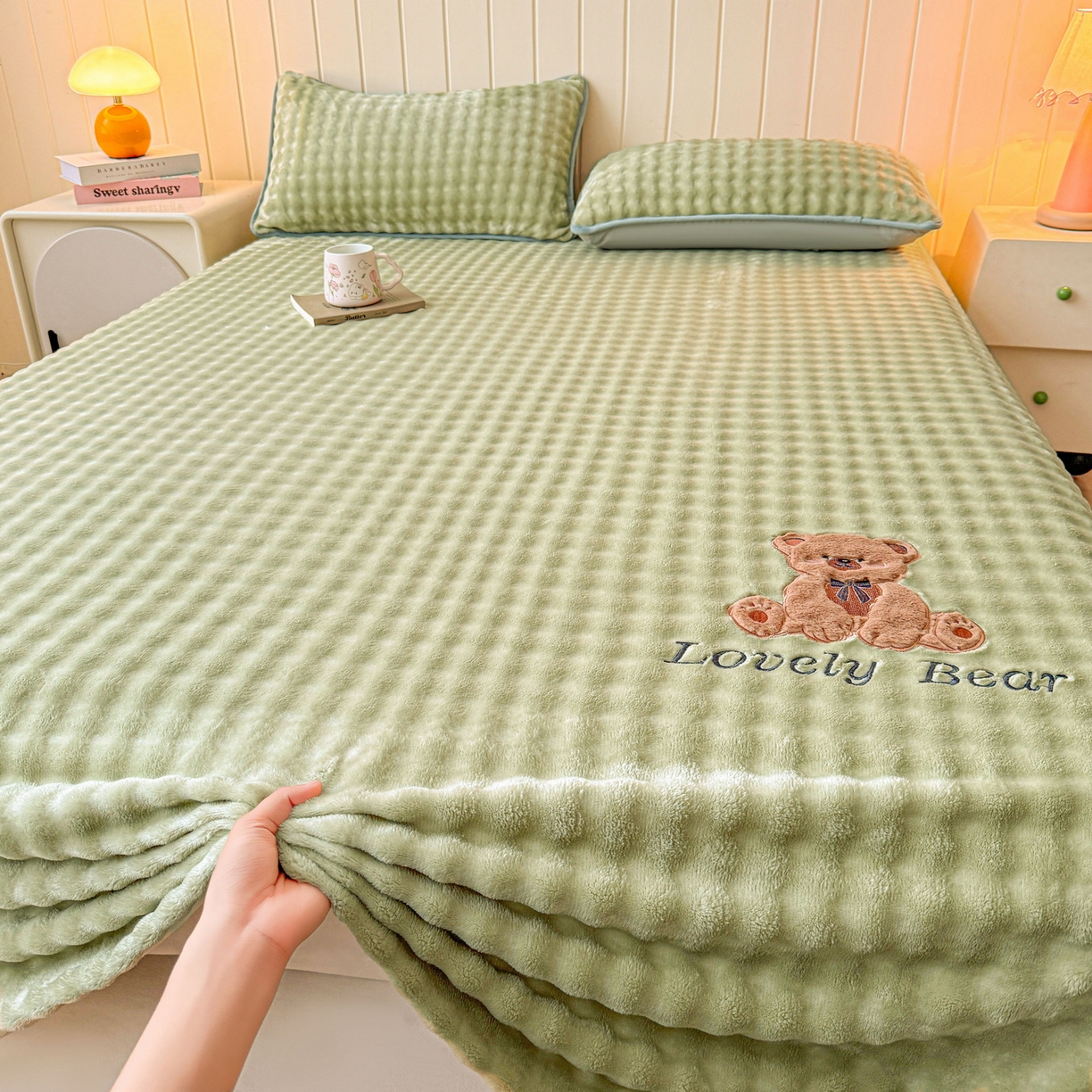 91家纺网 家纺一手货源 找家纺 爱思凯家纺 2025新款加厚泡泡绒纯色单品床单单件床单 松饼熊床单-绿