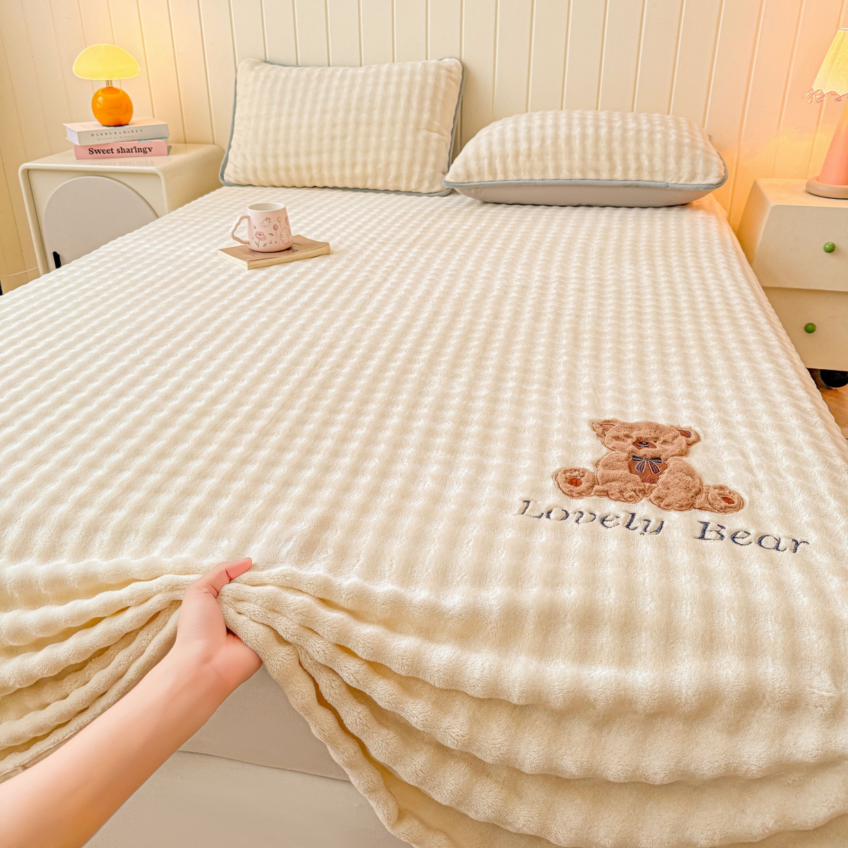 91家纺网 家纺一手货源 找家纺 爱思凯家纺 2025新款加厚泡泡绒纯色单品床单单件床单 松饼熊床单-奶白