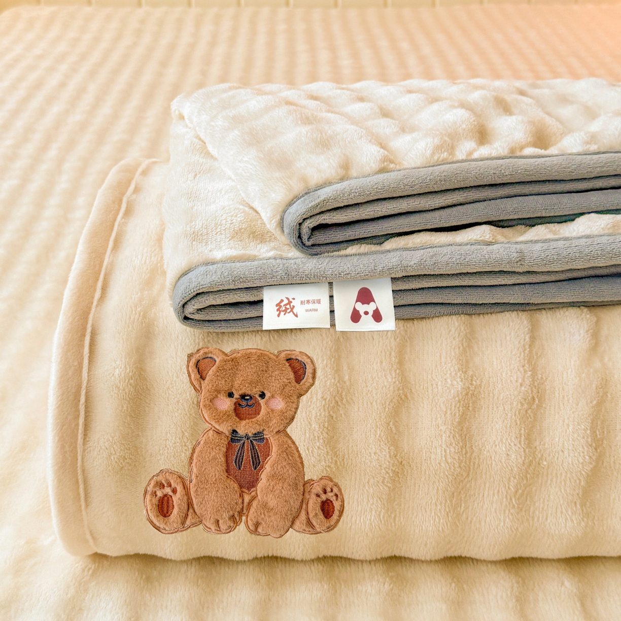 91家纺网 家纺一手货源 找家纺 爱思凯家纺 2025新款加厚泡泡绒纯色单品床单单件床单 松饼熊床单-奶白