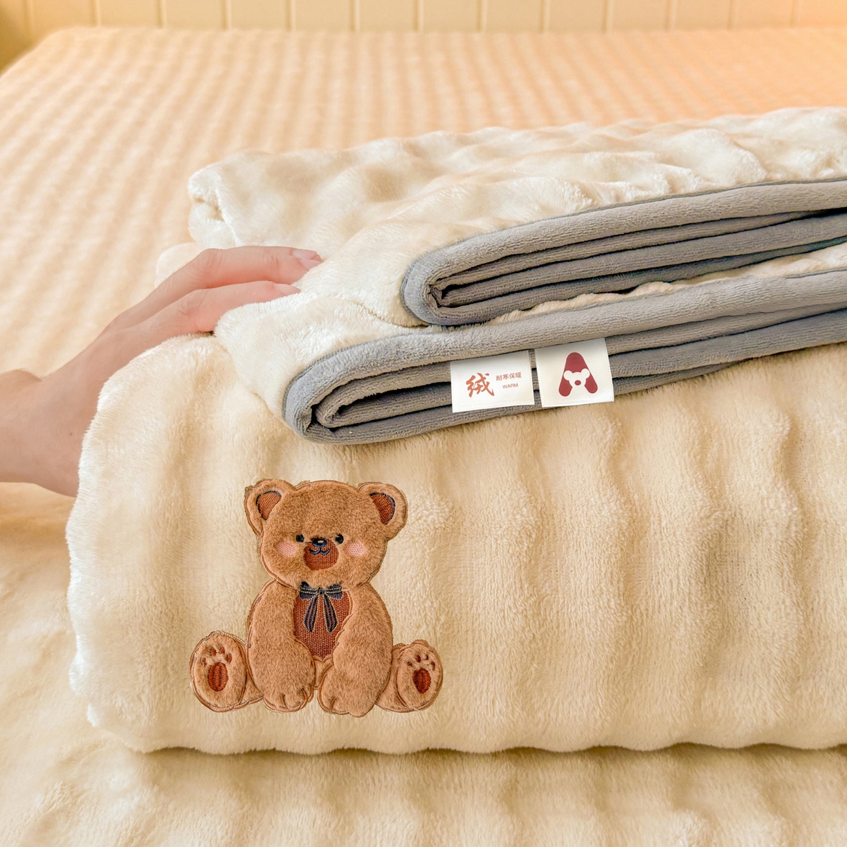 91家纺网 家纺一手货源 找家纺 爱思凯家纺 2025新款加厚泡泡绒纯色单品床单单件床单 松饼熊床单-奶白