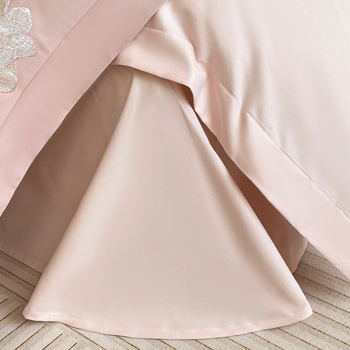 91家纺网 家纺一手货源 找家纺  2025秋冬新款轻奢高级感加厚保暖全棉纯棉磨毛重工刺绣四件套床上用品花间集 花间集-红桃