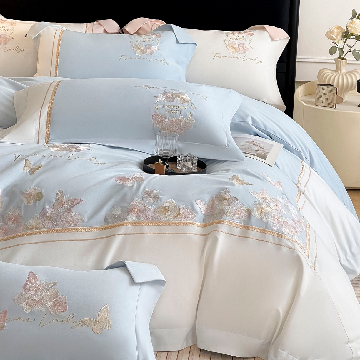 91家纺网 家纺一手货源 找家纺  2025秋冬新款轻奢高级感加厚保暖全棉纯棉磨毛重工刺绣四件套床上用品花间集 花间集-慕蓝