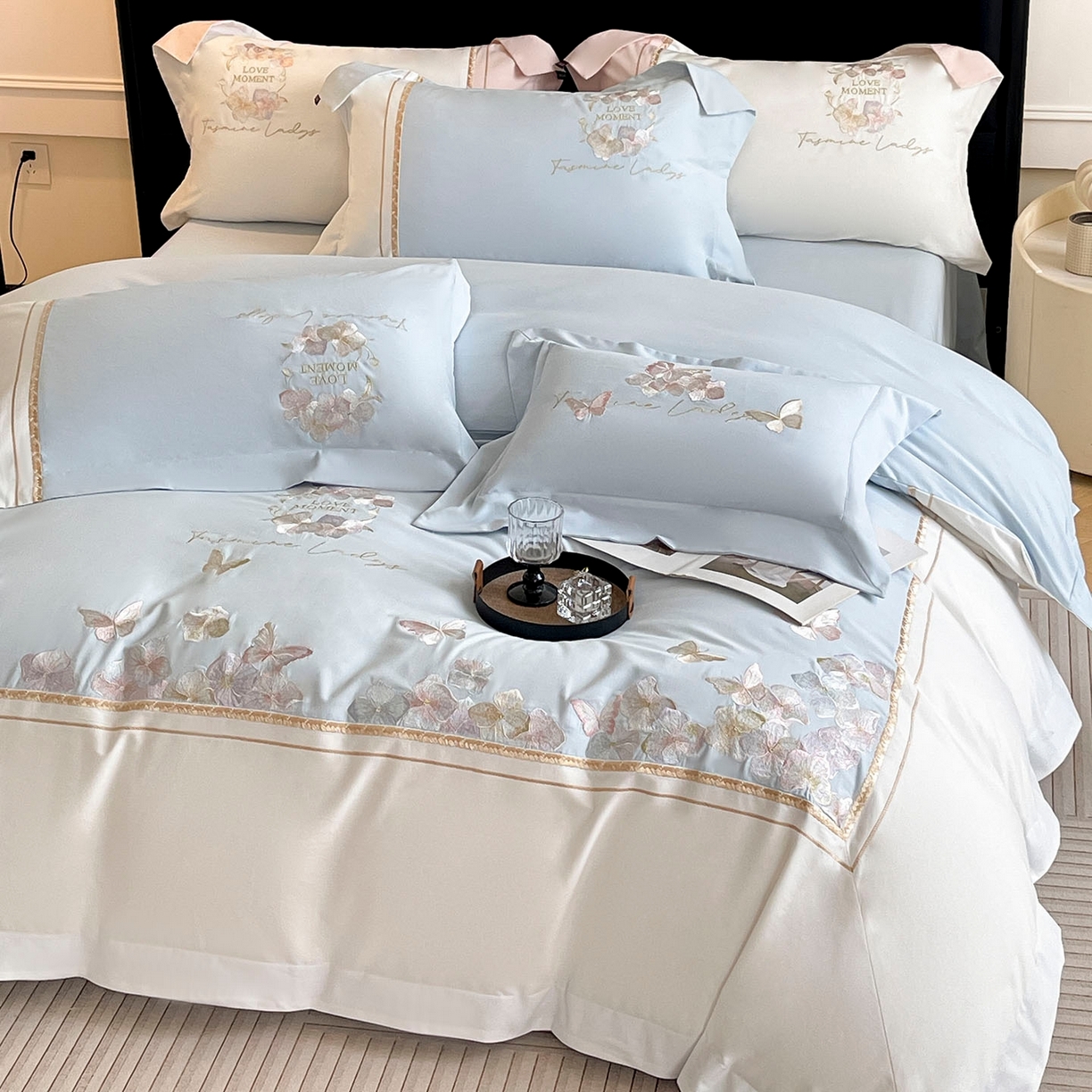 91家纺网 家纺一手货源 找家纺  2025秋冬新款轻奢高级感加厚保暖全棉纯棉磨毛重工刺绣四件套床上用品花间集 花间集-慕蓝