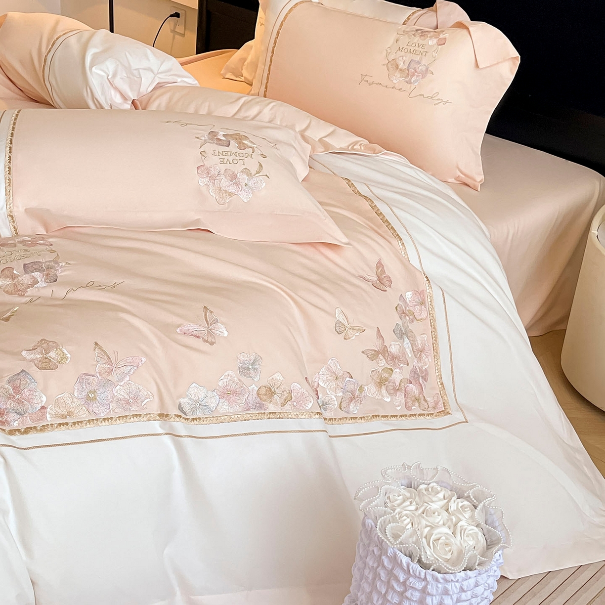 91家纺网 家纺一手货源 找家纺  2025秋冬新款轻奢高级感加厚保暖全棉纯棉磨毛重工刺绣四件套床上用品花间集 花间集-柔杏