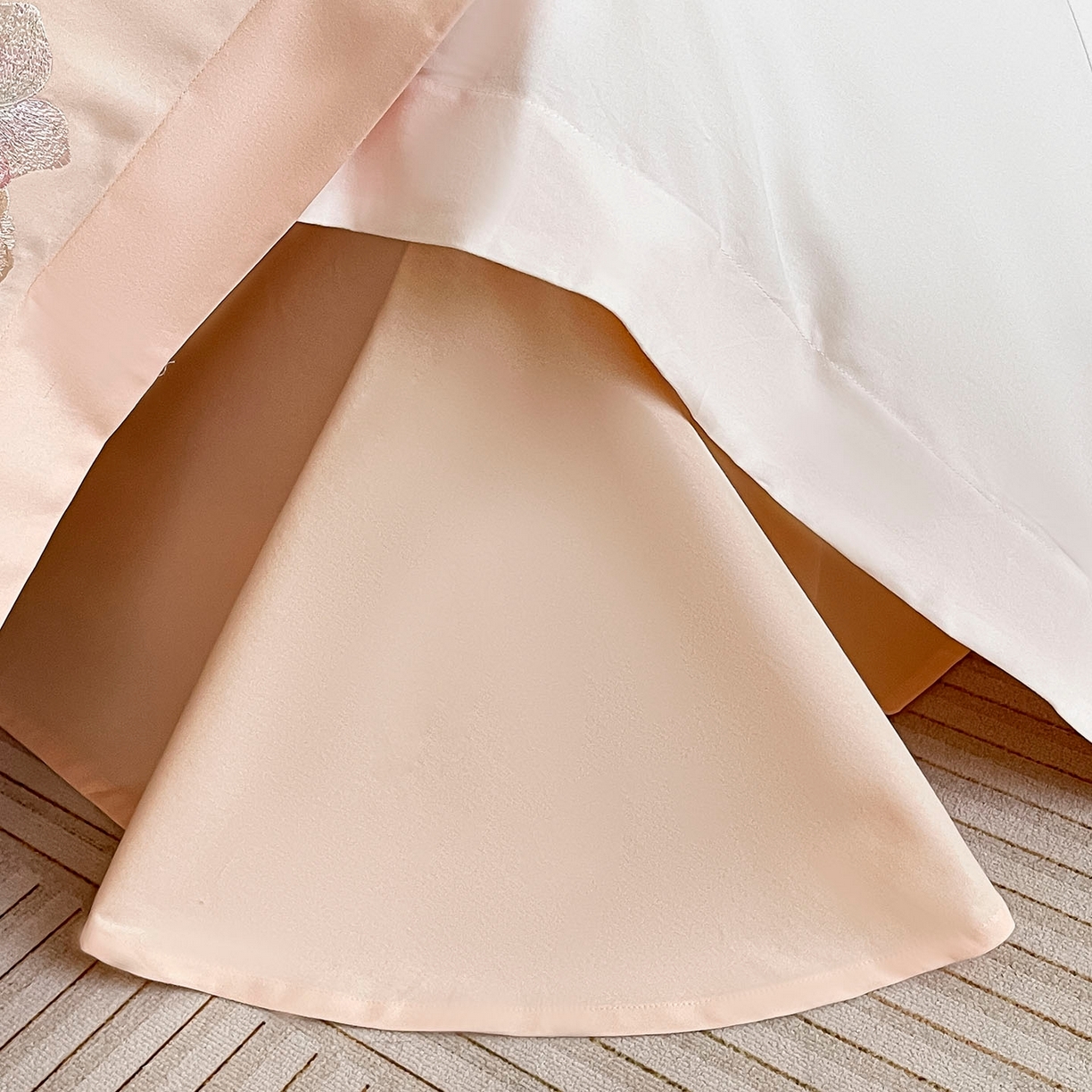 91家纺网 家纺一手货源 找家纺  2025秋冬新款轻奢高级感加厚保暖全棉纯棉磨毛重工刺绣四件套床上用品花间集 花间集-柔杏