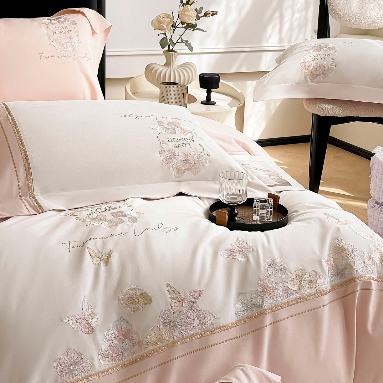 91家纺网 家纺一手货源 找家纺  2025秋冬新款轻奢高级感加厚保暖全棉纯棉磨毛重工刺绣四件套床上用品花间集 花间集-颜粉