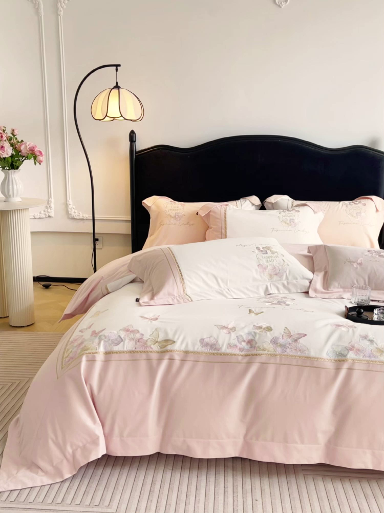 91家纺网 家纺一手货源 找家纺  2025秋冬新款轻奢高级感加厚保暖全棉纯棉磨毛重工刺绣四件套床上用品花间集 花间集-颜粉