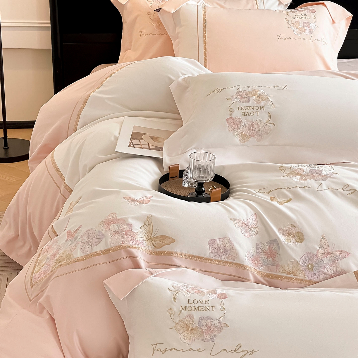 91家纺网 家纺一手货源 找家纺 （总）乔利卡沃 2025秋冬新款轻奢高级感加厚保暖全棉纯棉磨毛重工刺绣四件套床上用品花间集