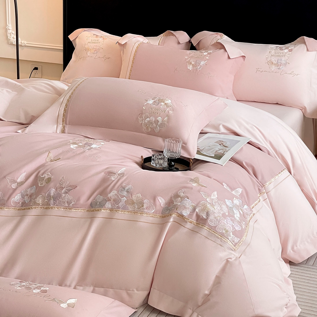 91家纺网 家纺一手货源 找家纺  2025秋冬新款轻奢高级感加厚保暖全棉纯棉磨毛重工刺绣四件套床上用品花间集 花间集-红桃