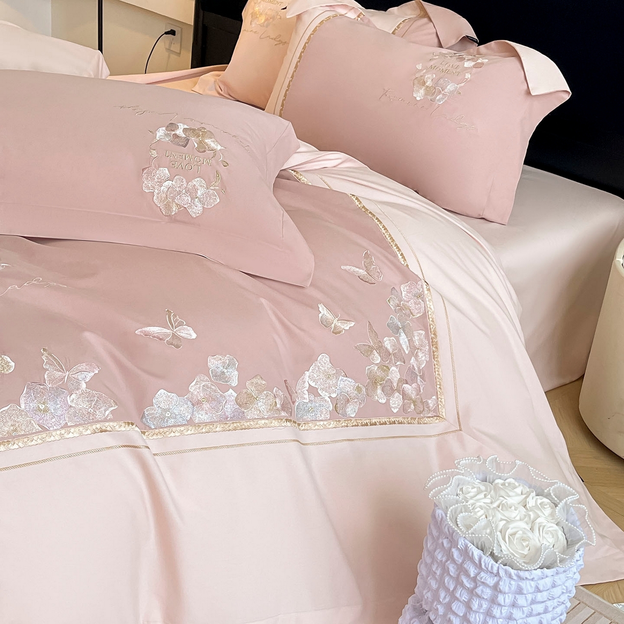 91家纺网 家纺一手货源 找家纺  2025秋冬新款轻奢高级感加厚保暖全棉纯棉磨毛重工刺绣四件套床上用品花间集 花间集-红桃