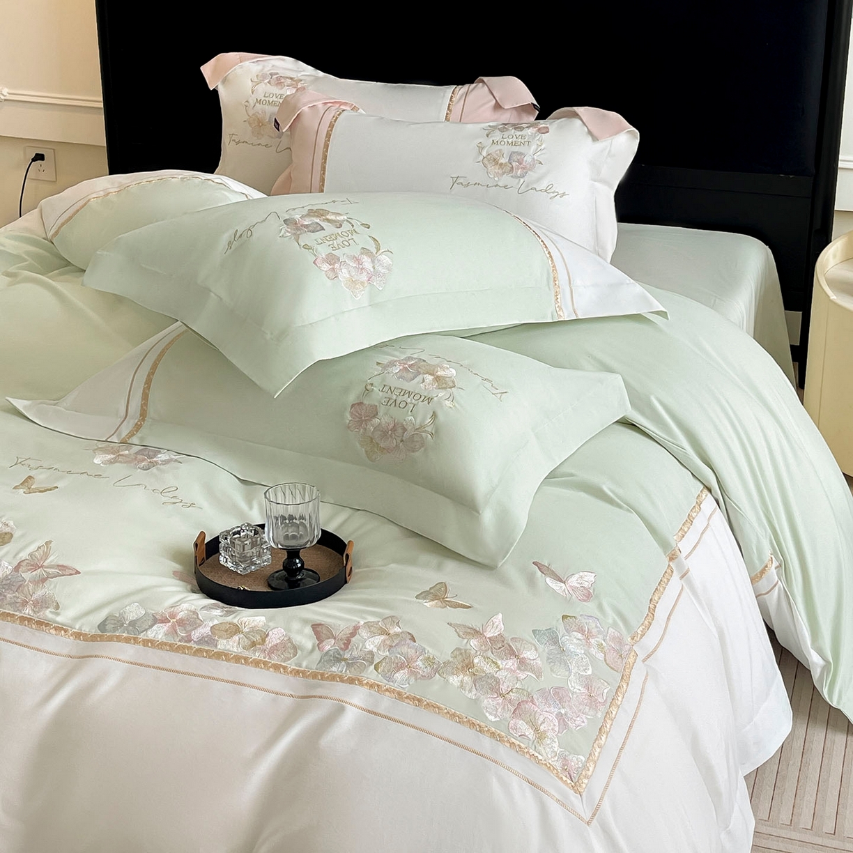 91家纺网 家纺一手货源 找家纺  2025秋冬新款轻奢高级感加厚保暖全棉纯棉磨毛重工刺绣四件套床上用品花间集 花间集-清绿