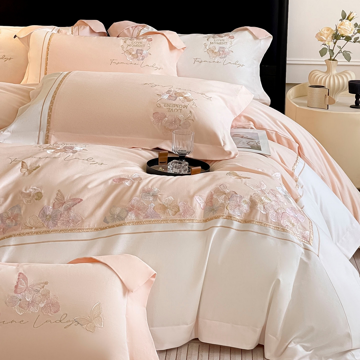 91家纺网 家纺一手货源 找家纺  2025秋冬新款轻奢高级感加厚保暖全棉纯棉磨毛重工刺绣四件套床上用品花间集 花间集-柔杏