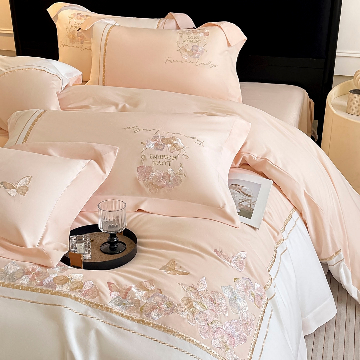 91家纺网 家纺一手货源 找家纺  2025秋冬新款轻奢高级感加厚保暖全棉纯棉磨毛重工刺绣四件套床上用品花间集 花间集-柔杏