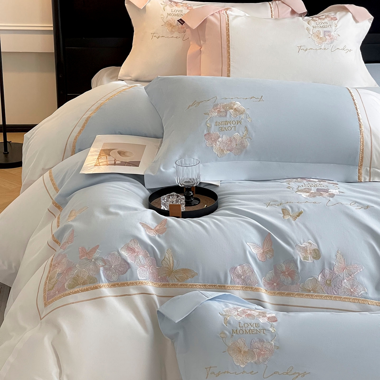 91家纺网 家纺一手货源 找家纺  2025秋冬新款轻奢高级感加厚保暖全棉纯棉磨毛重工刺绣四件套床上用品花间集 花间集-慕蓝