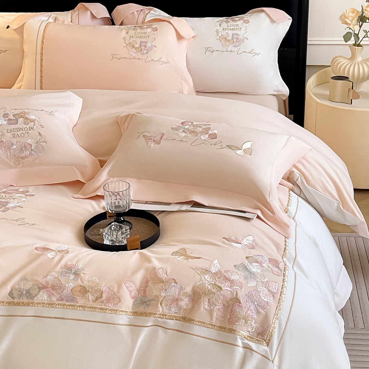 91家纺网 家纺一手货源 找家纺  2025秋冬新款轻奢高级感加厚保暖全棉纯棉磨毛重工刺绣四件套床上用品花间集 花间集-柔杏