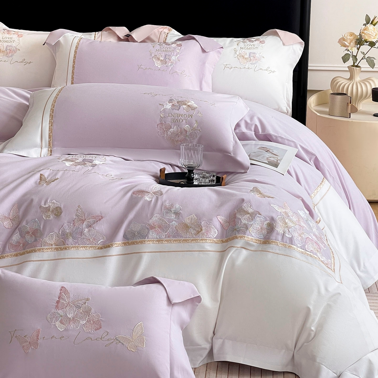 91家纺网 家纺一手货源 找家纺  2025秋冬新款轻奢高级感加厚保暖全棉纯棉磨毛重工刺绣四件套床上用品花间集 花间集-黛紫