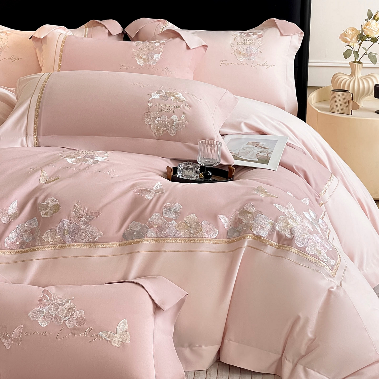 91家纺网 家纺一手货源 找家纺  2025秋冬新款轻奢高级感加厚保暖全棉纯棉磨毛重工刺绣四件套床上用品花间集 花间集-红桃