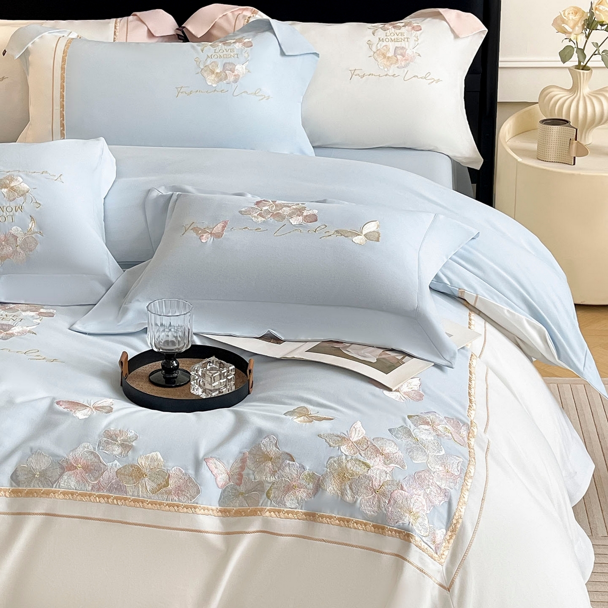 91家纺网 家纺一手货源 找家纺  2025秋冬新款轻奢高级感加厚保暖全棉纯棉磨毛重工刺绣四件套床上用品花间集 花间集-慕蓝