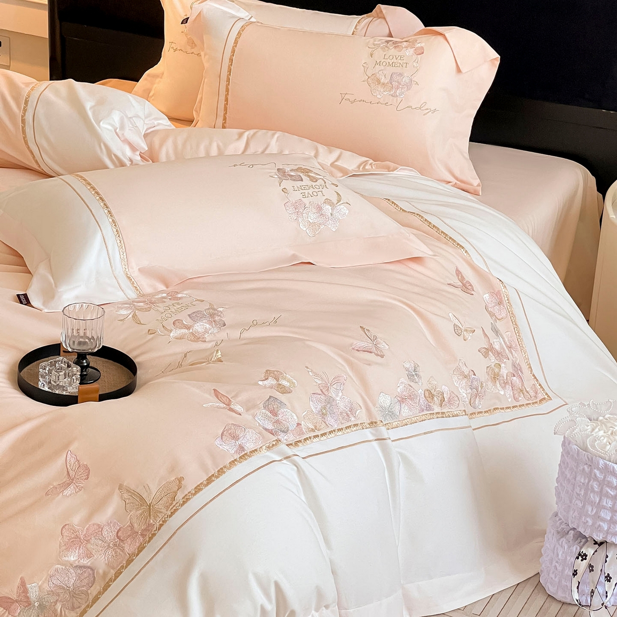 91家纺网 家纺一手货源 找家纺  2025秋冬新款轻奢高级感加厚保暖全棉纯棉磨毛重工刺绣四件套床上用品花间集 花间集-柔杏