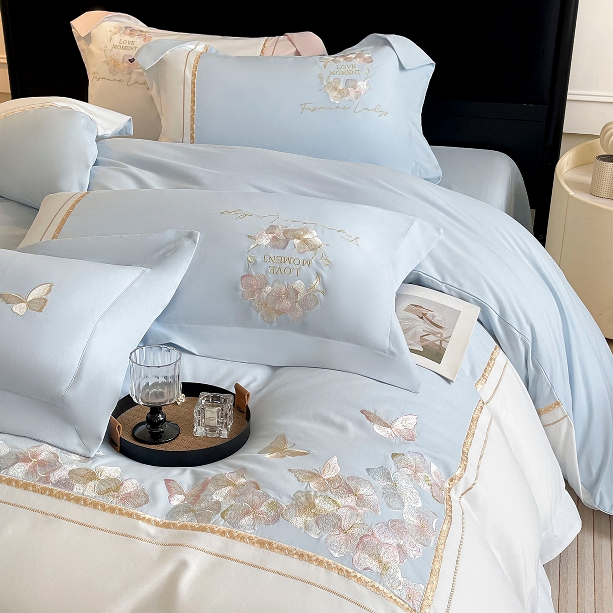 91家纺网 家纺一手货源 找家纺  2025秋冬新款轻奢高级感加厚保暖全棉纯棉磨毛重工刺绣四件套床上用品花间集 花间集-慕蓝