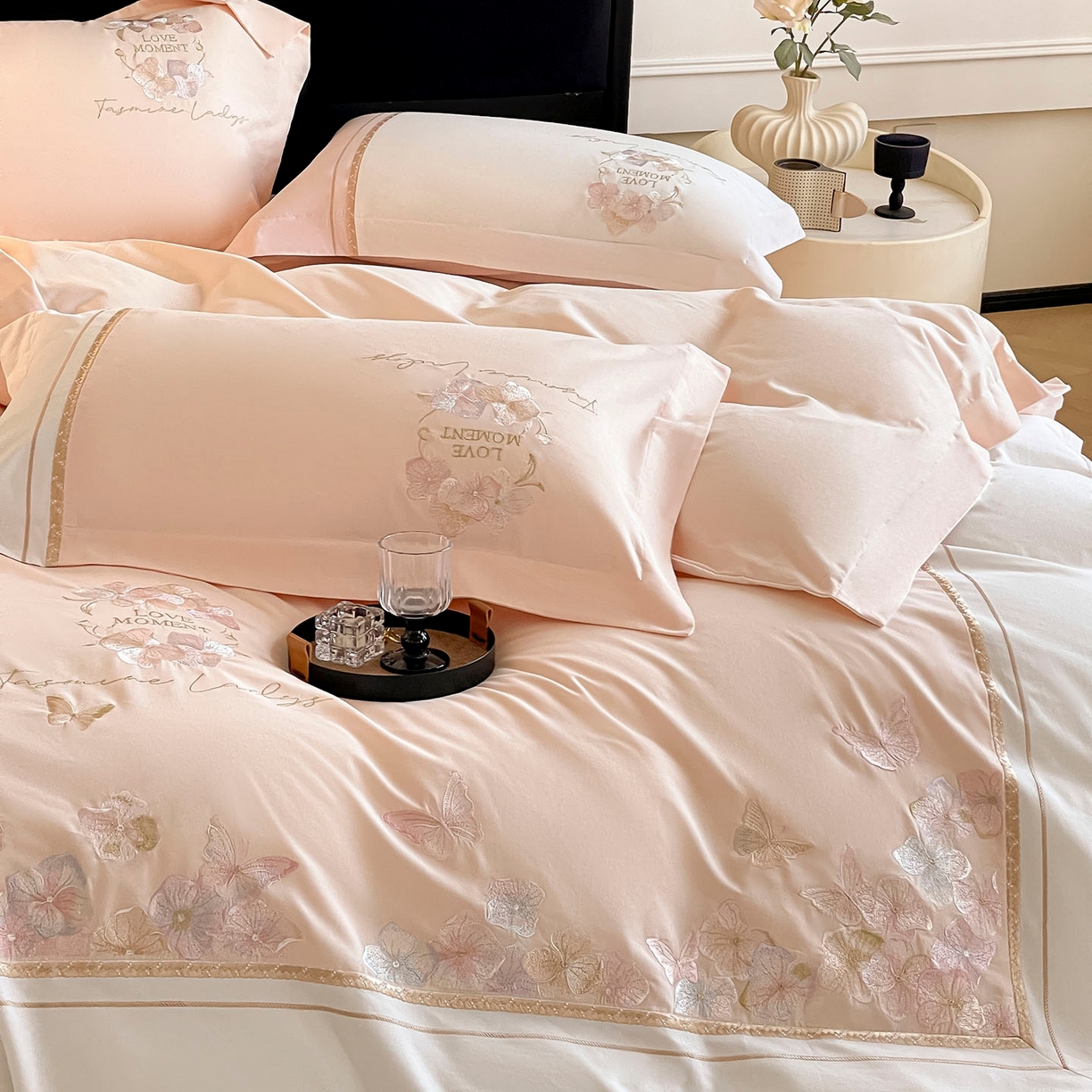 91家纺网 家纺一手货源 找家纺  2025秋冬新款轻奢高级感加厚保暖全棉纯棉磨毛重工刺绣四件套床上用品花间集 花间集-柔杏