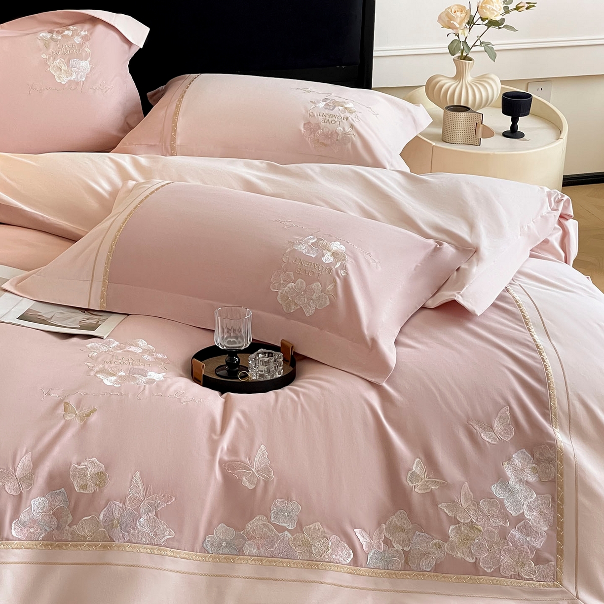 91家纺网 家纺一手货源 找家纺  2025秋冬新款轻奢高级感加厚保暖全棉纯棉磨毛重工刺绣四件套床上用品花间集 花间集-红桃