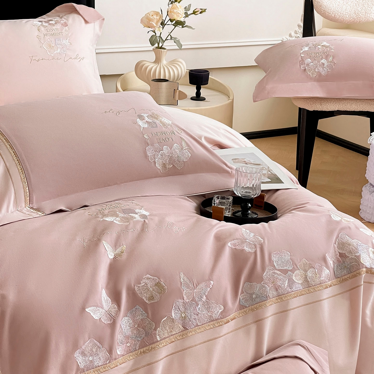 91家纺网 家纺一手货源 找家纺  2025秋冬新款轻奢高级感加厚保暖全棉纯棉磨毛重工刺绣四件套床上用品花间集 花间集-红桃