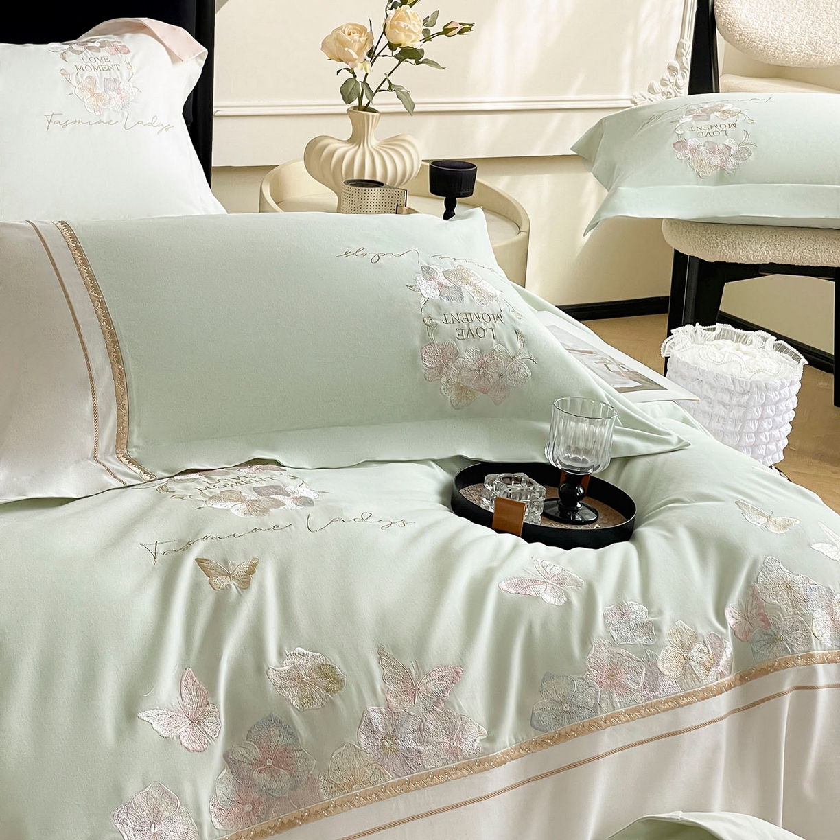 91家纺网 家纺一手货源 找家纺  2025秋冬新款轻奢高级感加厚保暖全棉纯棉磨毛重工刺绣四件套床上用品花间集 花间集-清绿