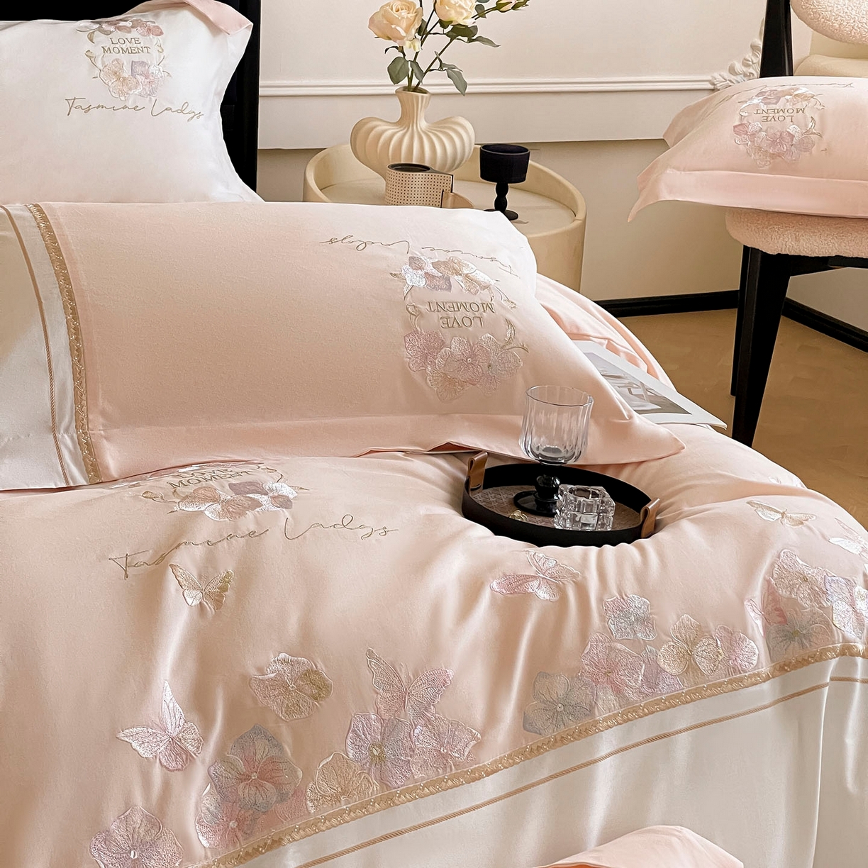 91家纺网 家纺一手货源 找家纺  2025秋冬新款轻奢高级感加厚保暖全棉纯棉磨毛重工刺绣四件套床上用品花间集 花间集-柔杏