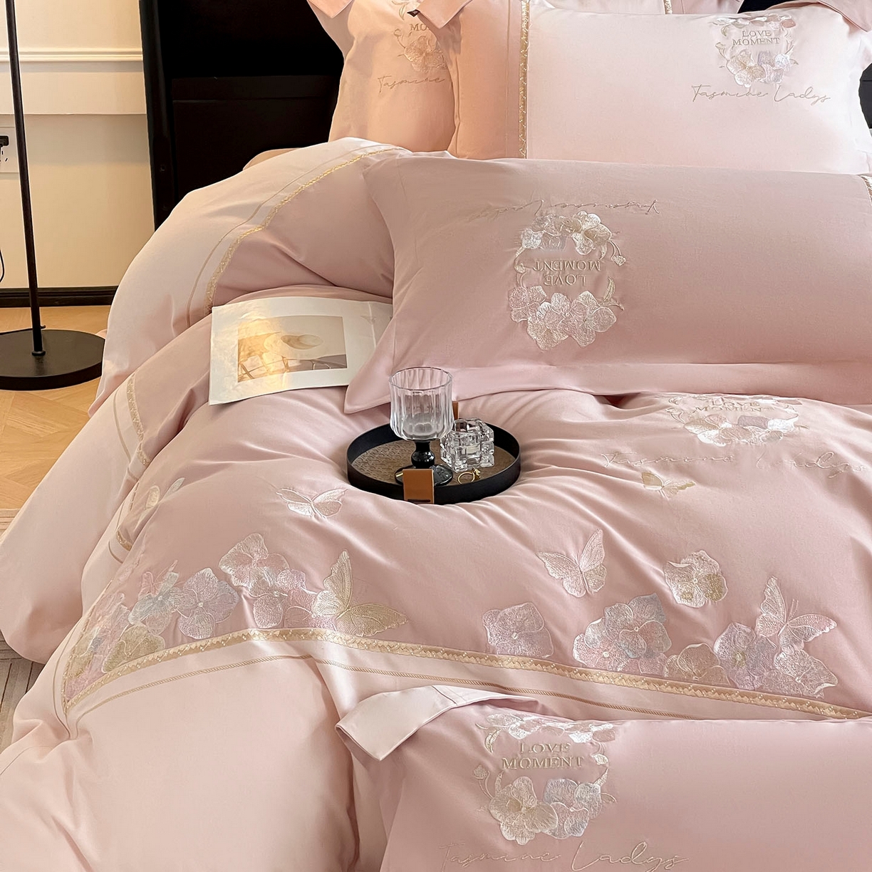 91家纺网 家纺一手货源 找家纺  2025秋冬新款轻奢高级感加厚保暖全棉纯棉磨毛重工刺绣四件套床上用品花间集 花间集-红桃