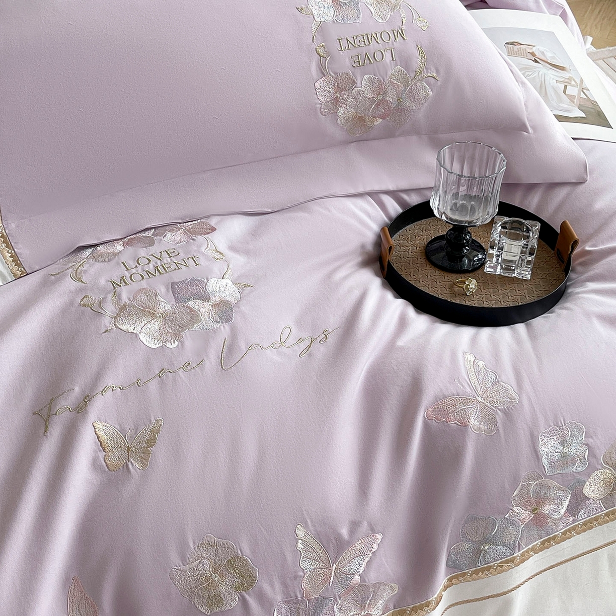 91家纺网 家纺一手货源 找家纺  2025秋冬新款轻奢高级感加厚保暖全棉纯棉磨毛重工刺绣四件套床上用品花间集 花间集-黛紫