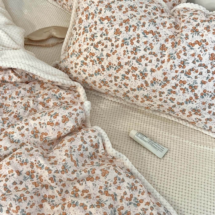 91家纺网 家纺一手货源 找家纺 荣轩 2025秋冬必备新品棉加绒华夫格提花绒工艺款四件套（铺床版）秋日花园