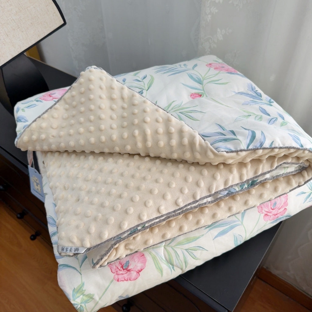 91家纺网 家纺一手货源 找家纺 （总）暖居 2025新款麻绳款嵌条纯棉春秋豆豆被被子被芯四季通用